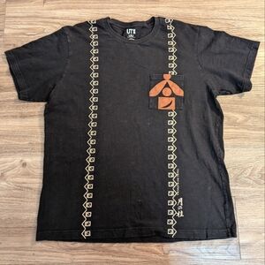 Uniqlo Black and Orange Saka Gura Graphic Tee XL